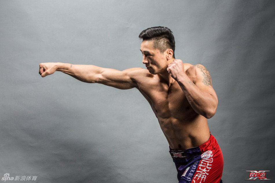 格斗老将闫西波冷酷写真