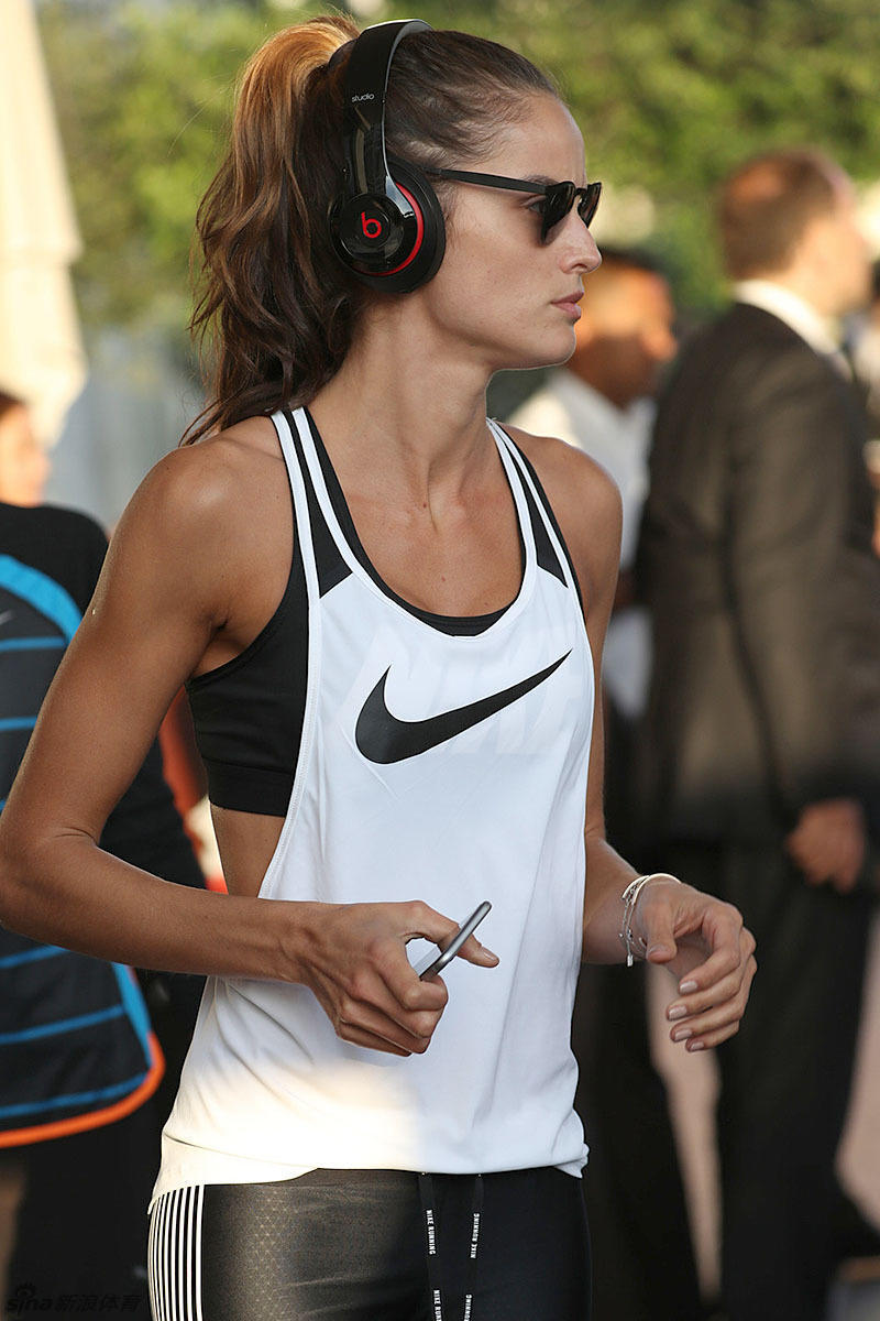 巴黎门将维密超模女友健身