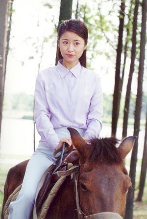 小编为你打包奉上一组女星骑马的照片,看看谁才是你的心头好?