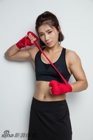 拳击女皇蔡宗菊展露冷艳魅力_高清图集_新浪网