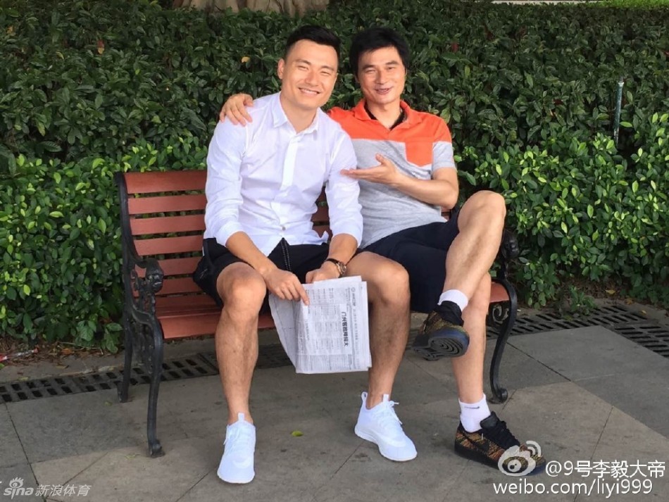 李毅晒与郜林合影_高清图集_新浪网