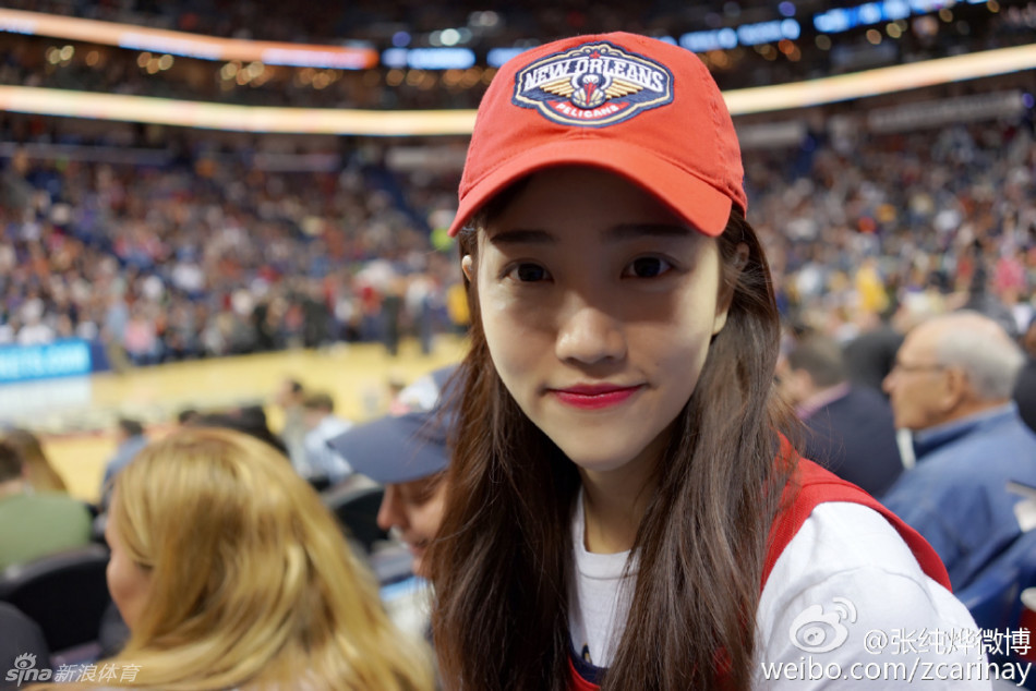 江苏卫视美女主持人偏爱北京男篮 照片美爆了_高清图集_新浪网