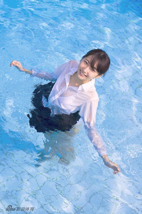 日本嫩模拍跑步写真 甜美清纯酷似周冬雨