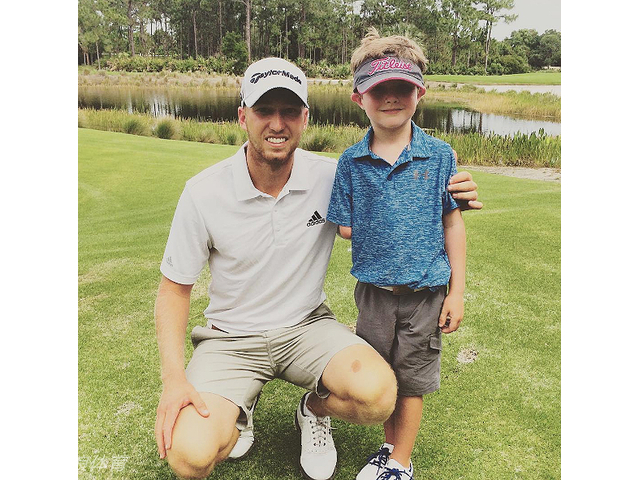 保尔特父子遇乔丹瞬间化身小粉丝,戴伊儿子球场练习,挥杆姿势标准