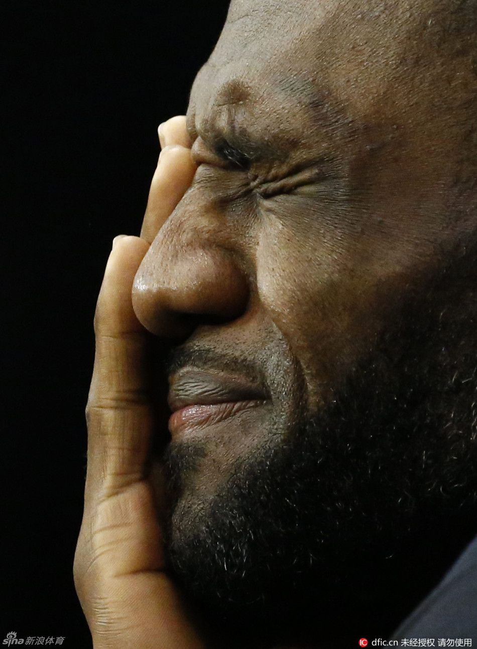 詹皇出席发布会神色凝重_高清图集_新浪网