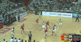 胡金秋飞身上篮得分