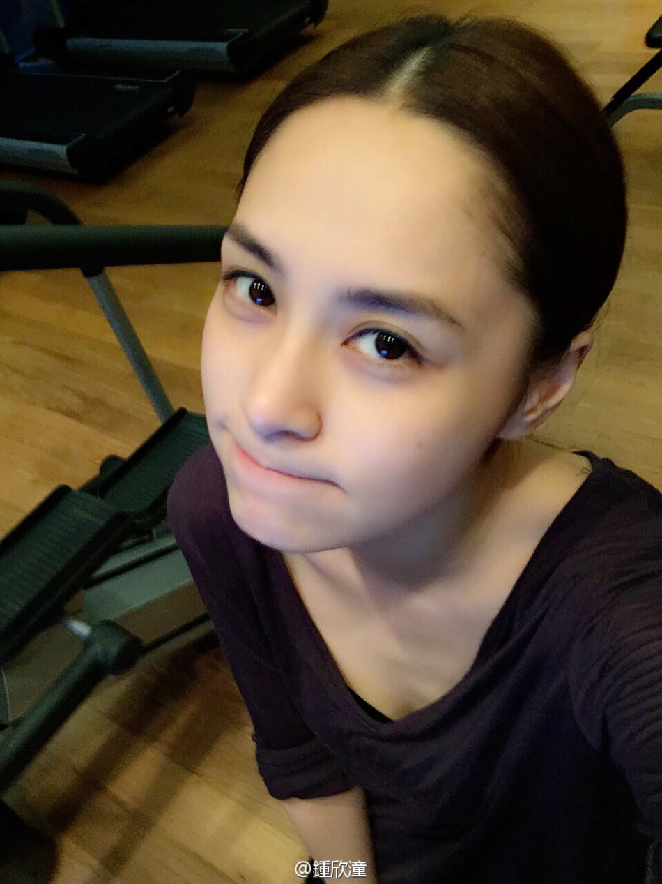 阿娇晒跑步素颜视频