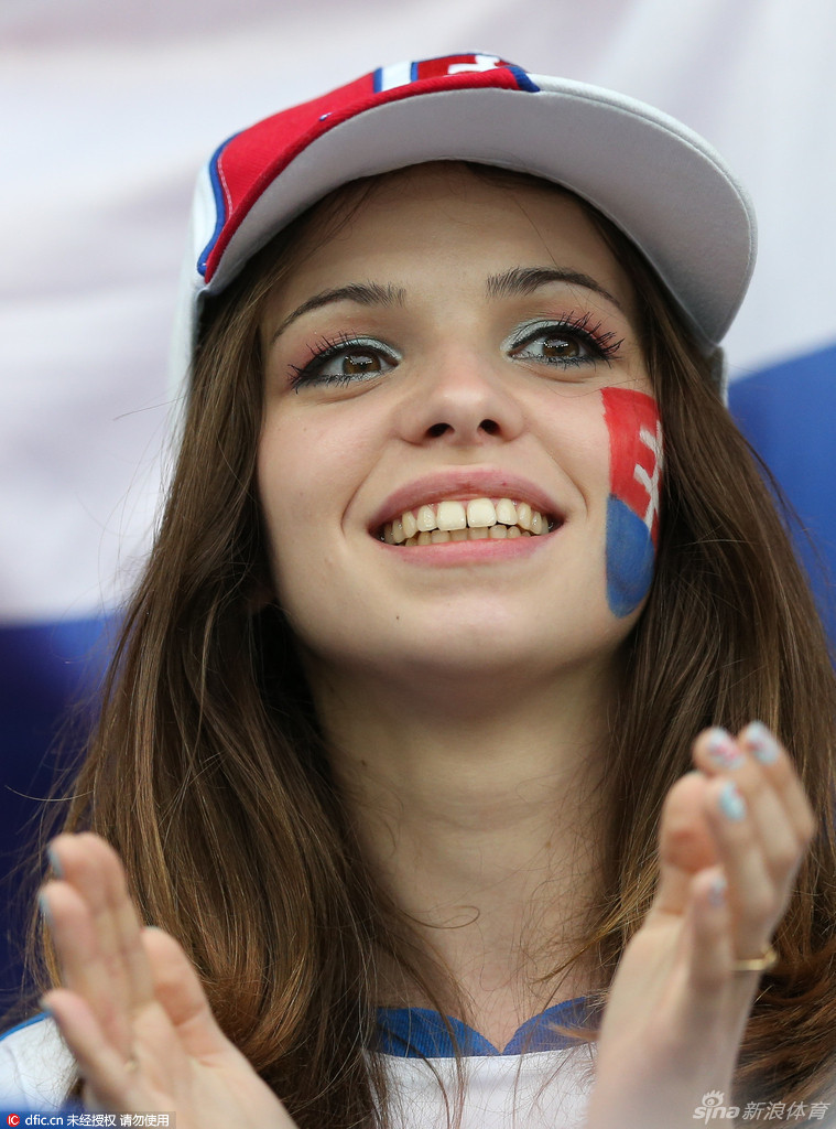 欧洲杯第11日美女球迷