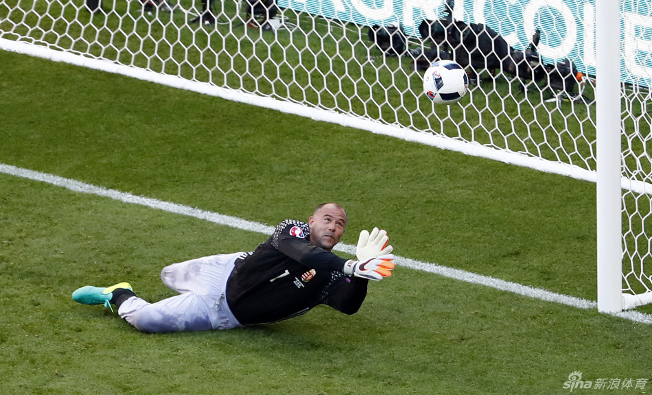 基拉利飞身扑救