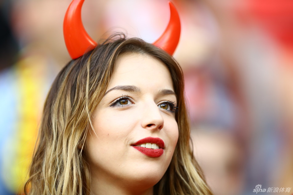 新浪直击瑞典比利时球迷赛前助威_高清图集_新浪网