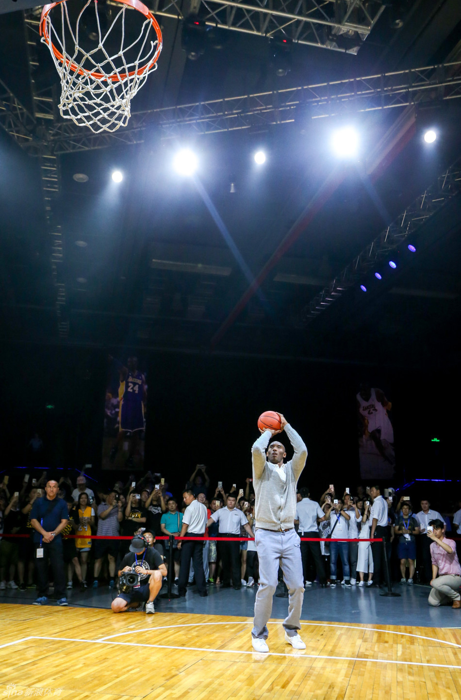 北京时间6月24日,前湖人巨星科比-布莱恩特开启2016中国行,并在北京原