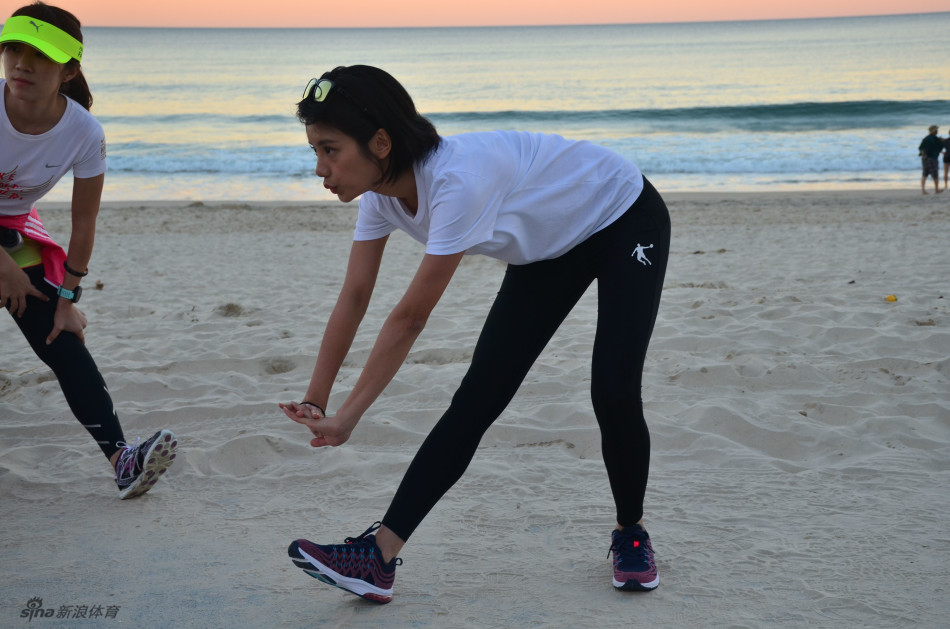 伊一亮相黄金海岸慢跑