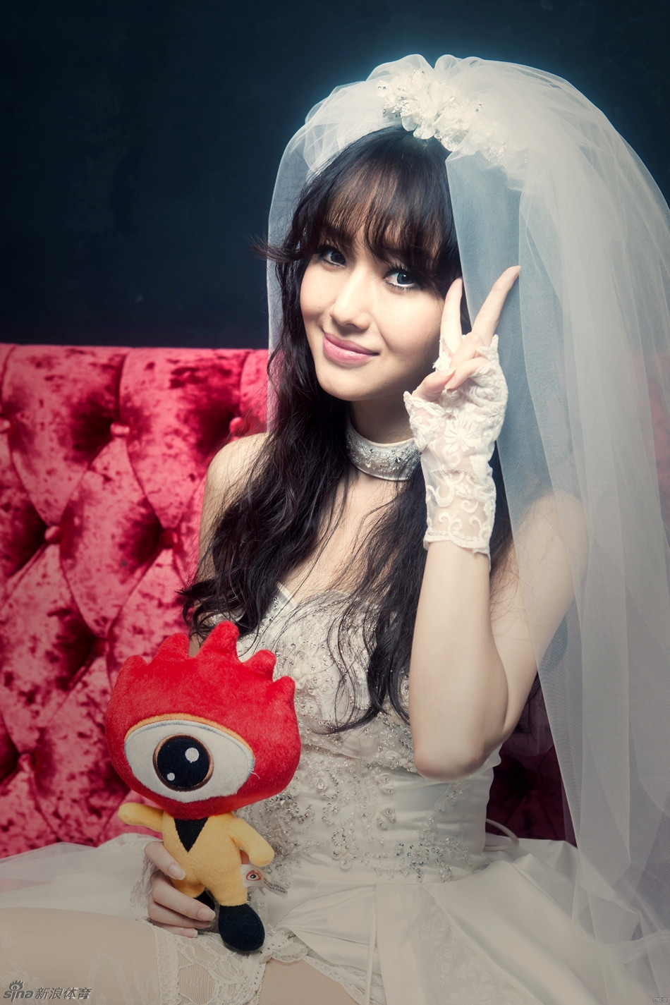 性感歌姬李贞贤骑马近照_高清图集_新浪网