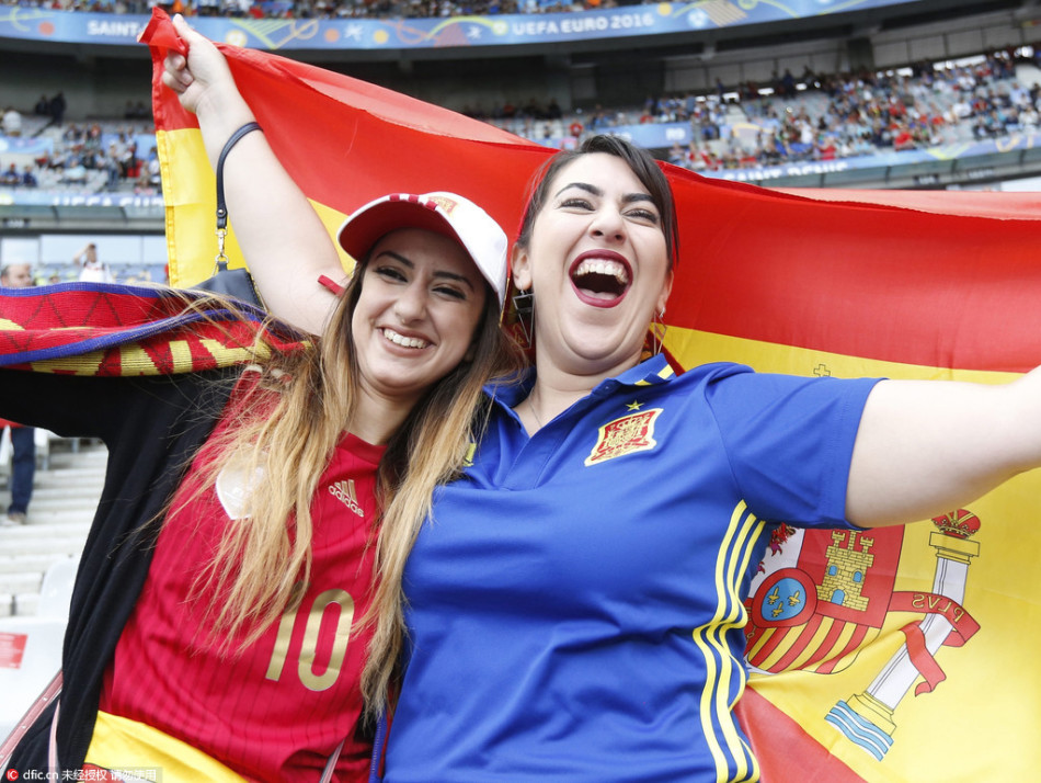 欧洲杯淘汰赛第3日美女球迷