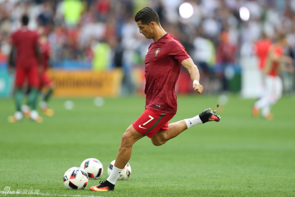 新浪直击葡萄牙点球胜波兰晋级四强