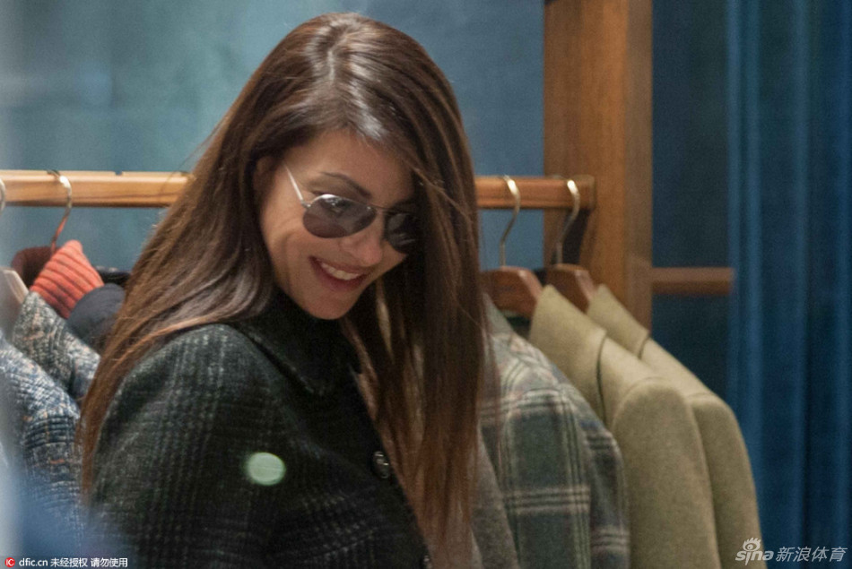 欧洲杯太太团巡礼之布冯女友达米科_高清图集_新浪网