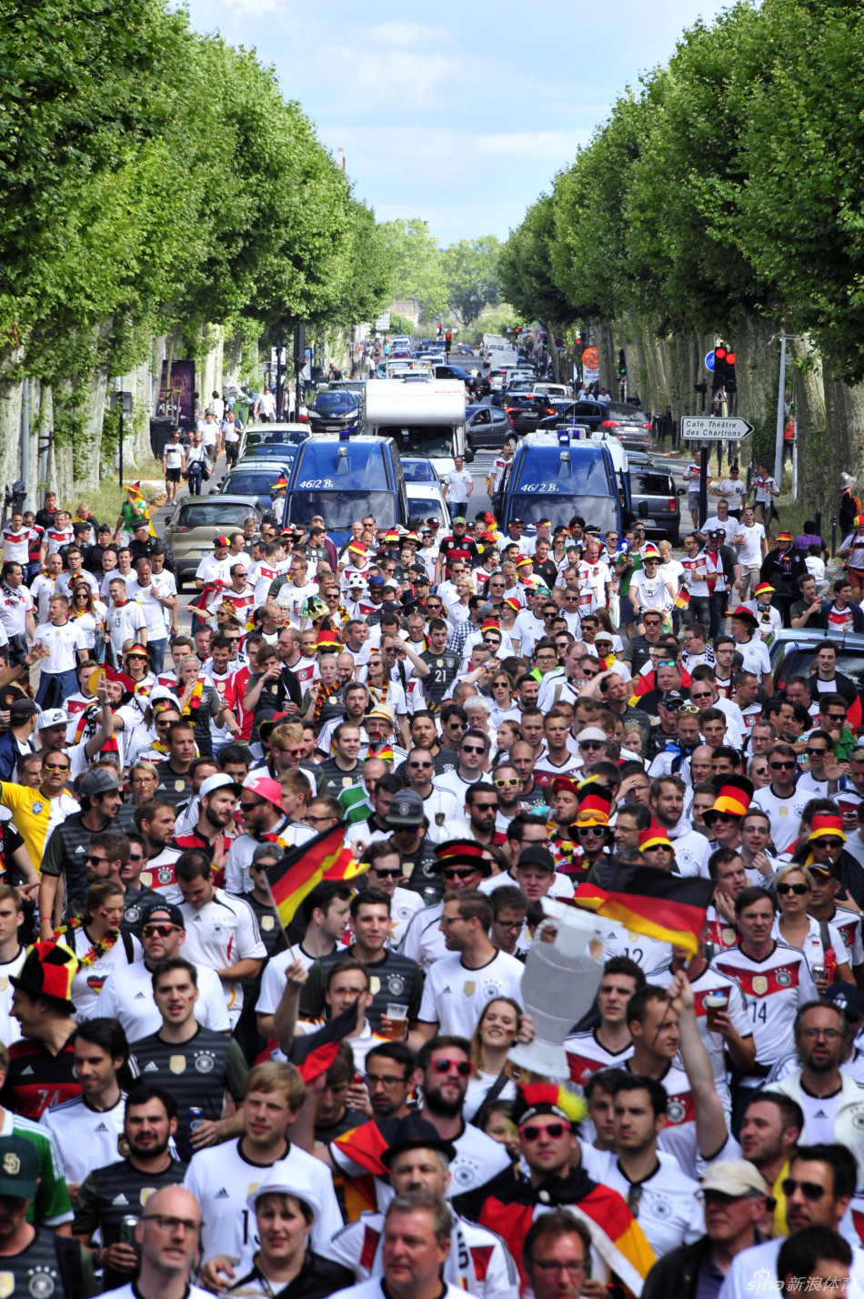 德国球迷激情助威