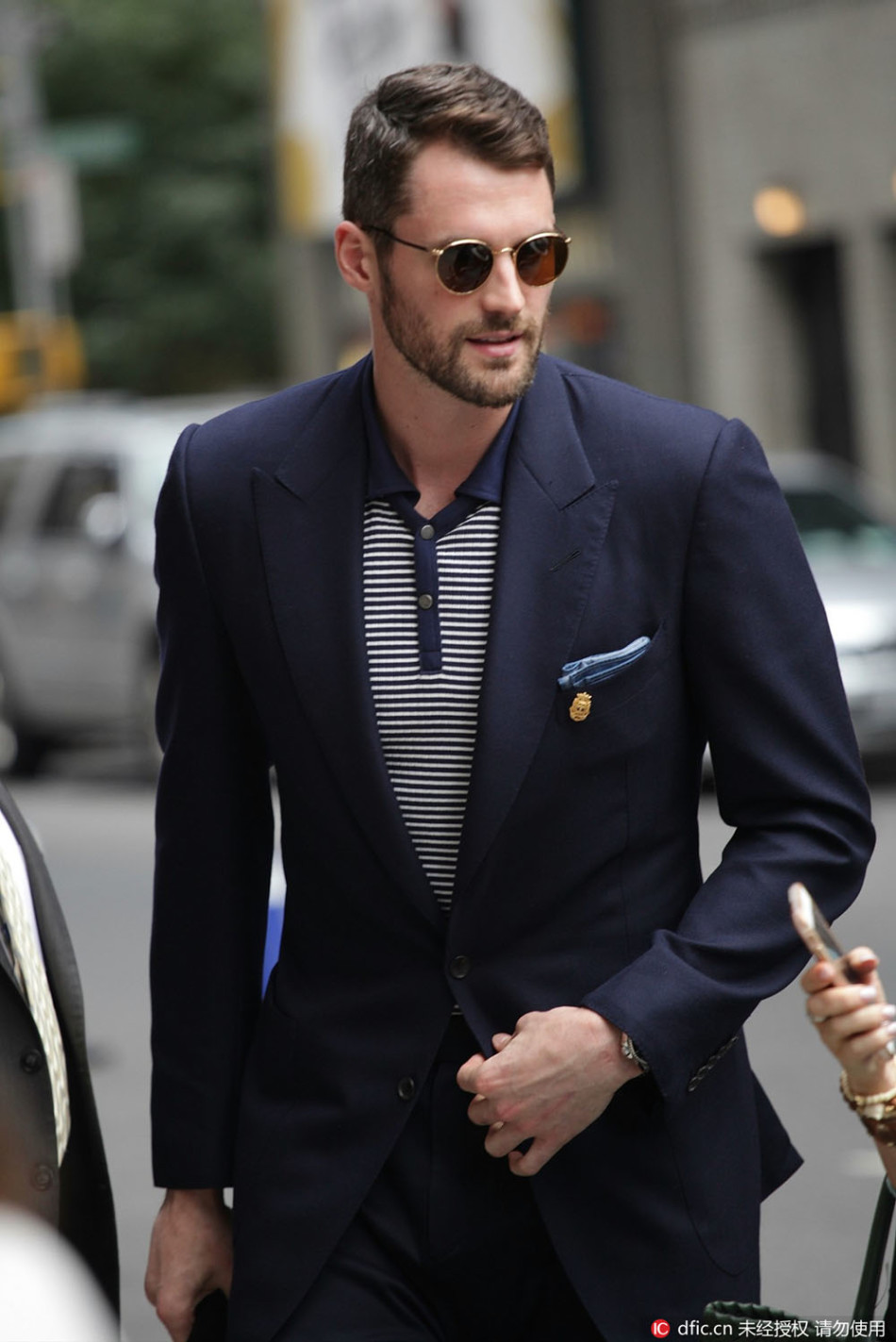 潮男勒夫录制脱口秀_高清图集_新浪网