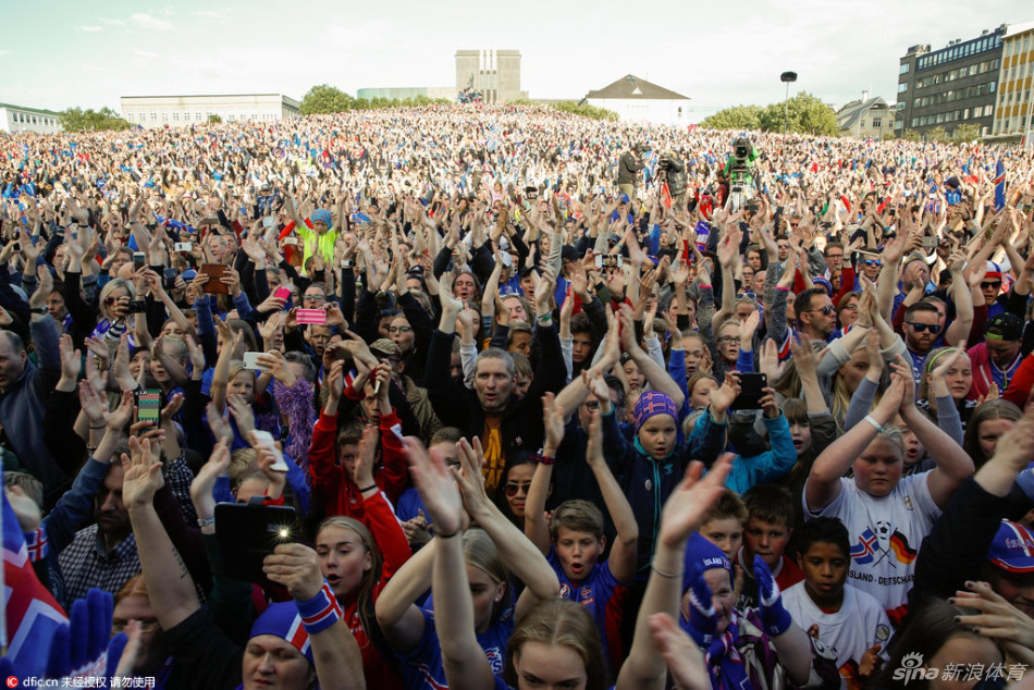 冰岛凯旋球迷游行欢迎_高清图集_新浪网