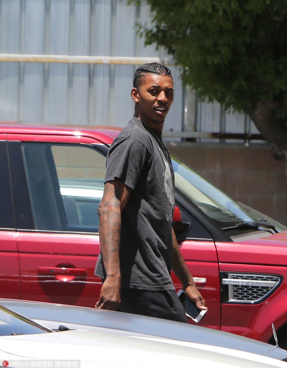 尼克杨与阿里纳斯出街玩自拍_高清图集_新浪网