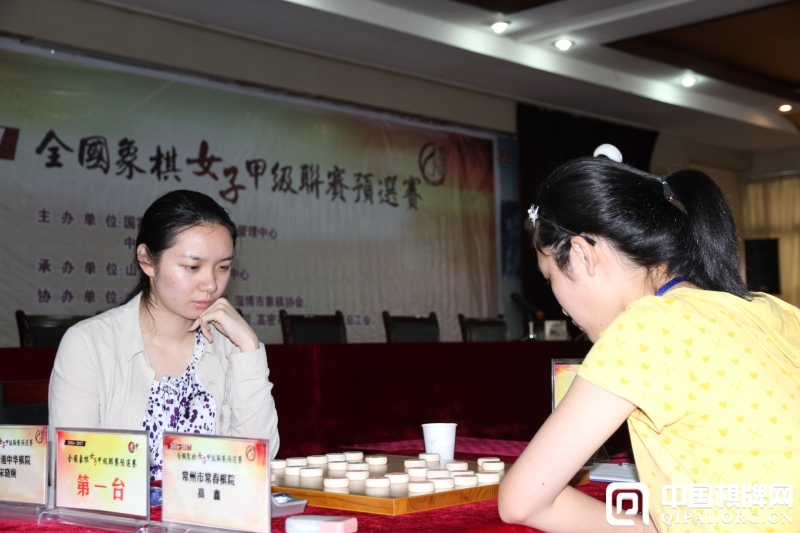 女子象甲预选赛赛程过半_高清图集_新浪网