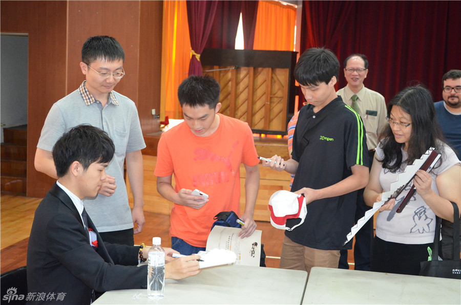 四冠军指导台湾棋迷_高清图集_新浪网