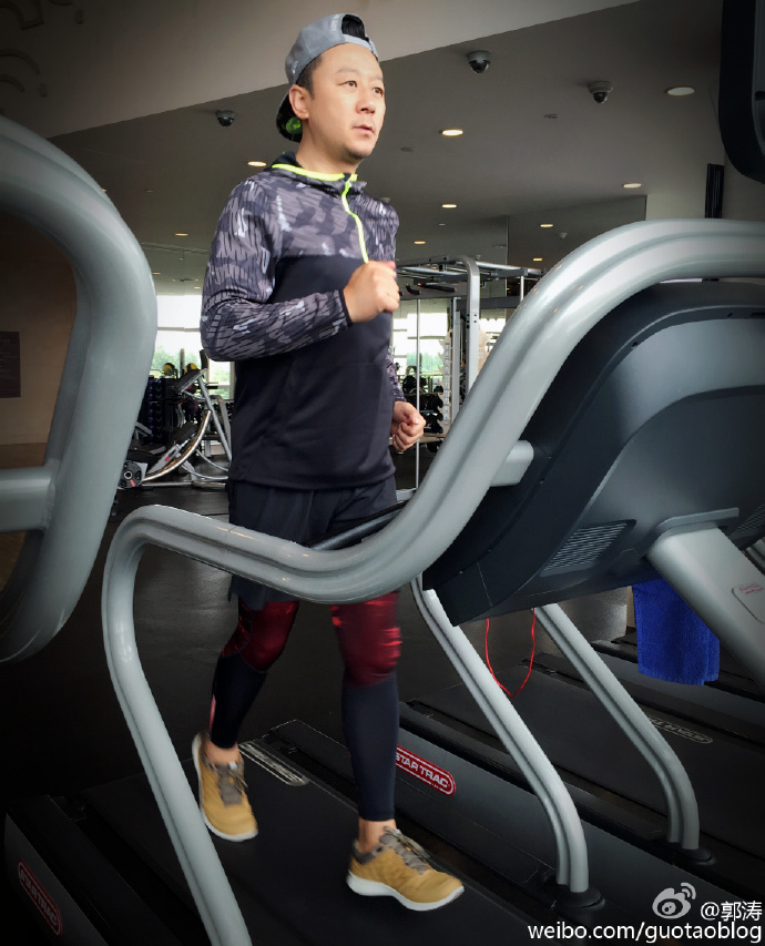 郭涛微博晒跑步照片 健壮身材获网友点赞_高清图集_新浪网