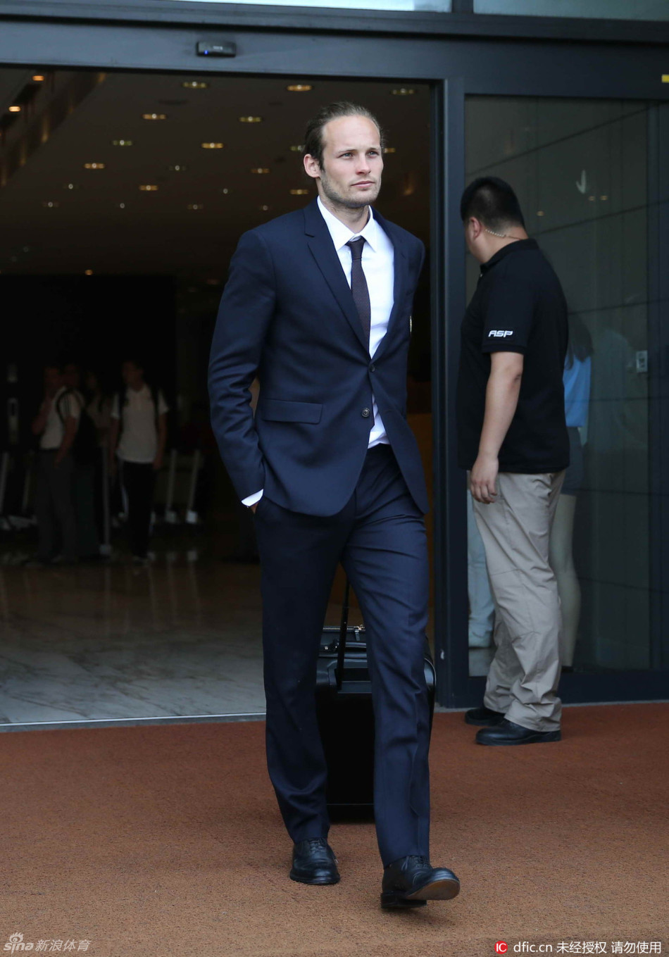 曼联抵沪众将西装亮相帅气十足