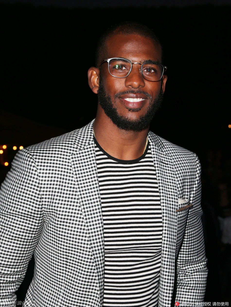 保罗出席晚宴斑点西装帅气十足_高清图集_新浪网