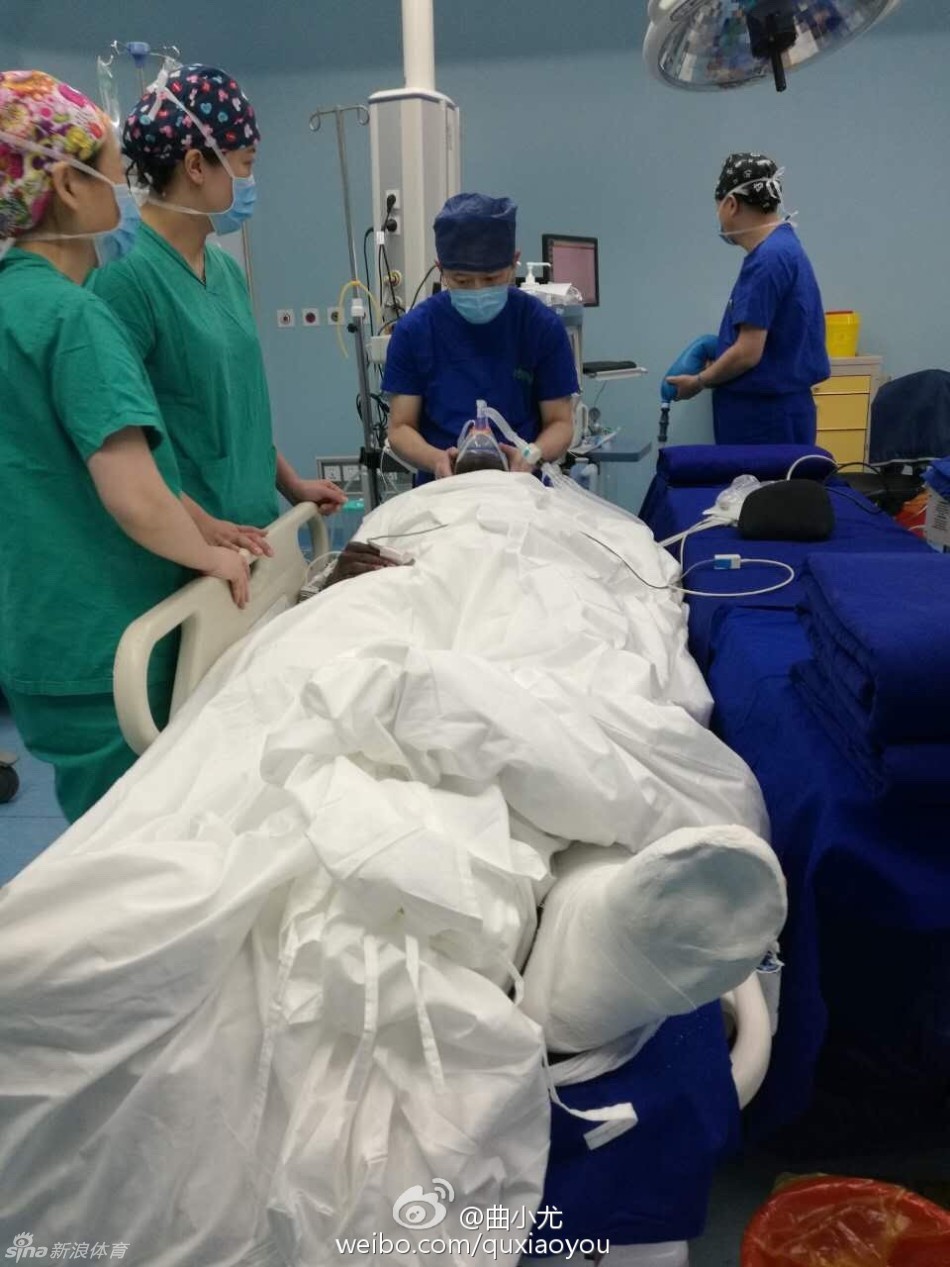 直击登巴巴手术现场_高清图集_新浪网