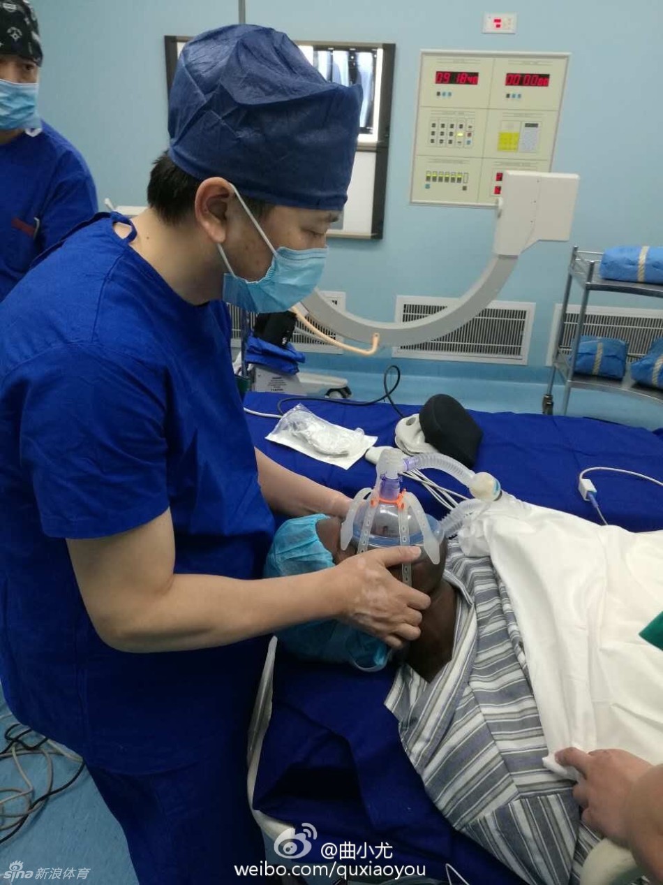 直击登巴巴手术现场_高清图集_新浪网