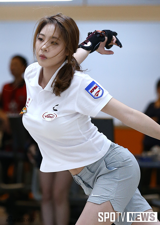 韩体操美女大秀柔术 360劈腿开球惊呆众人