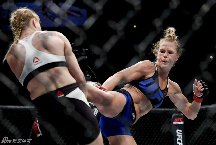 ufc on fox 20霍尔姆遭重击_高清图集_新浪网