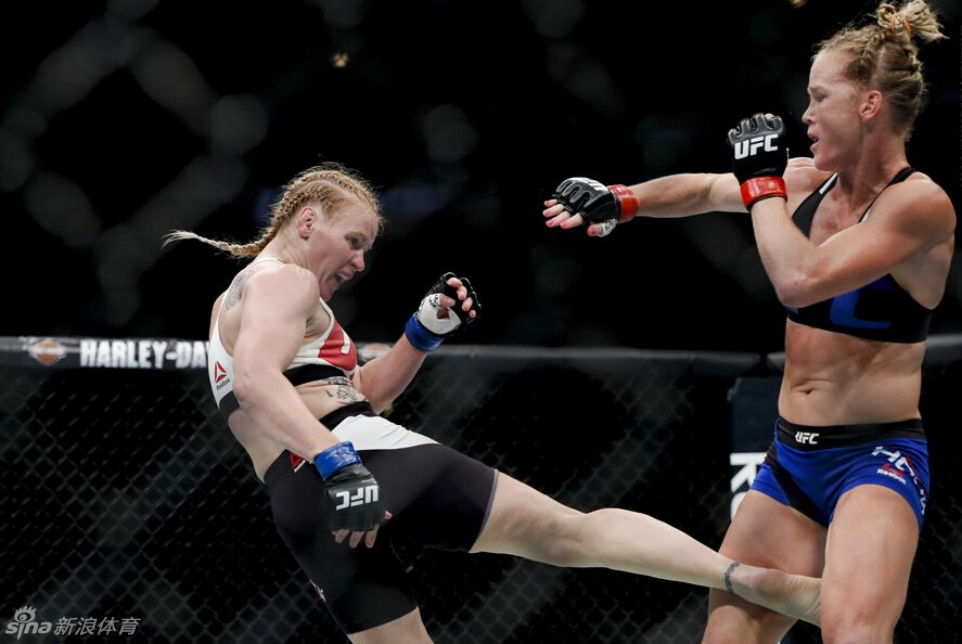 ufc on fox 20霍尔姆遭重击_高清图集_新浪网