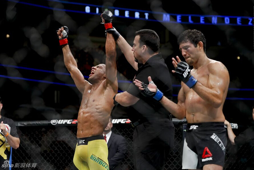 ufc on fox 20霍尔姆遭重击_高清图集_新浪网