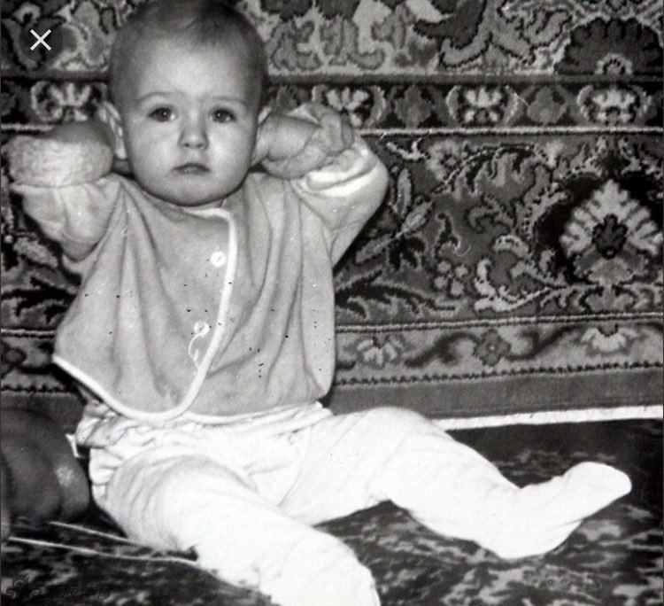 北京时间7月24日消息 网坛众球星近日在推特上晒出童年萌照,包括