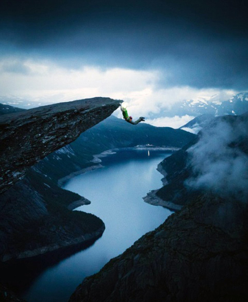 挪威男子晒极限攀登照片 引粉丝疯狂追捧_高清图集_新浪网