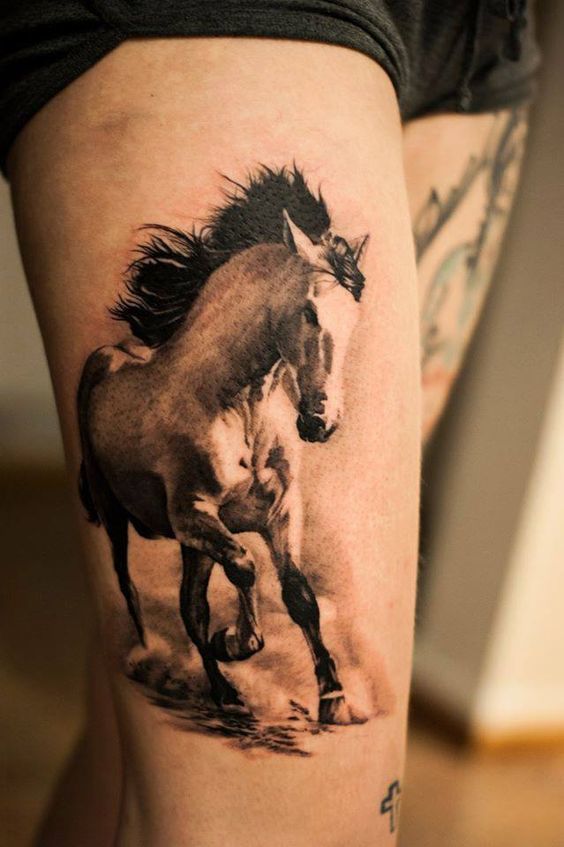 适合属马的纹身图案图片