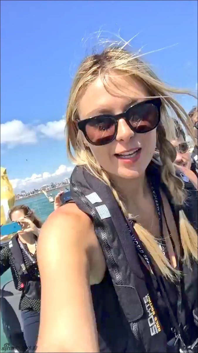 莎娃在加州玩沙滩网球