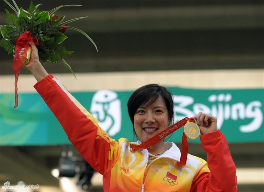 北京时间8月12日,里约奥运会50米步枪三姿决赛后,中国射击运动员杜丽