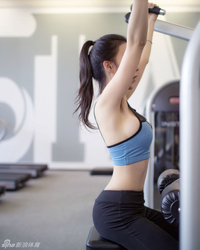 猜你喜欢 7 / 12 全民show身趴人气选手@马甲线女神suki造访新浪总部