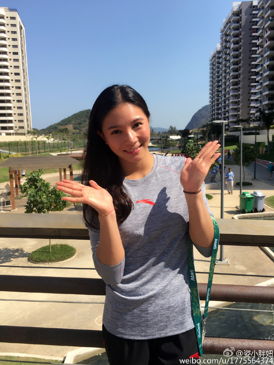 何姿微博秀黑白婚纱写真_高清图集_新浪网