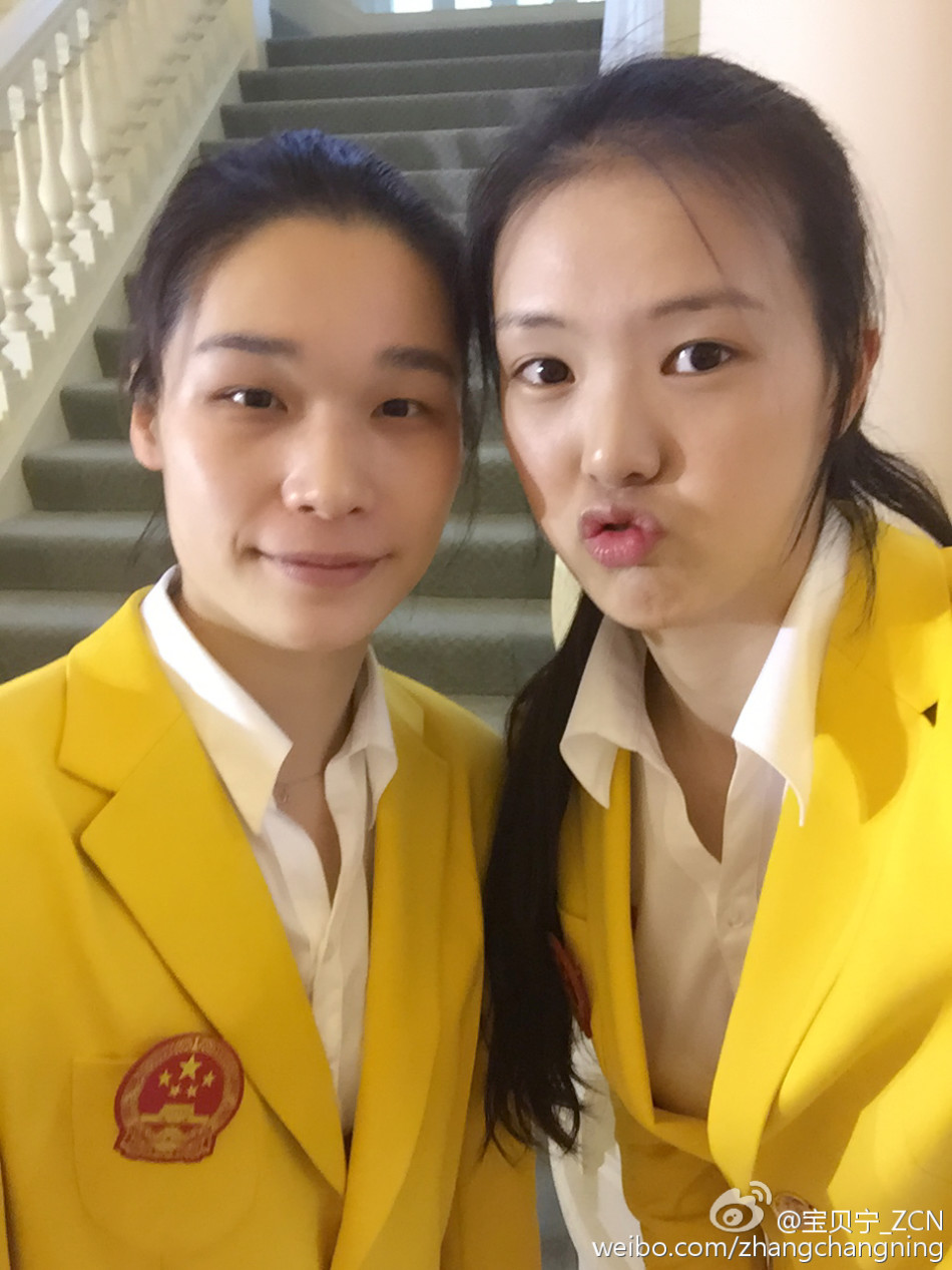 访港结束张常宁开心秀合影_高清图集_新浪网