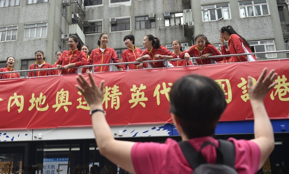 中国女排访港花车巡游