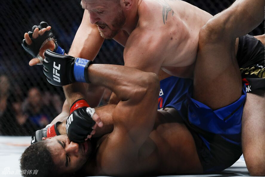 ufc203精彩集锦 米欧奇地面砸拳ko毁灭者