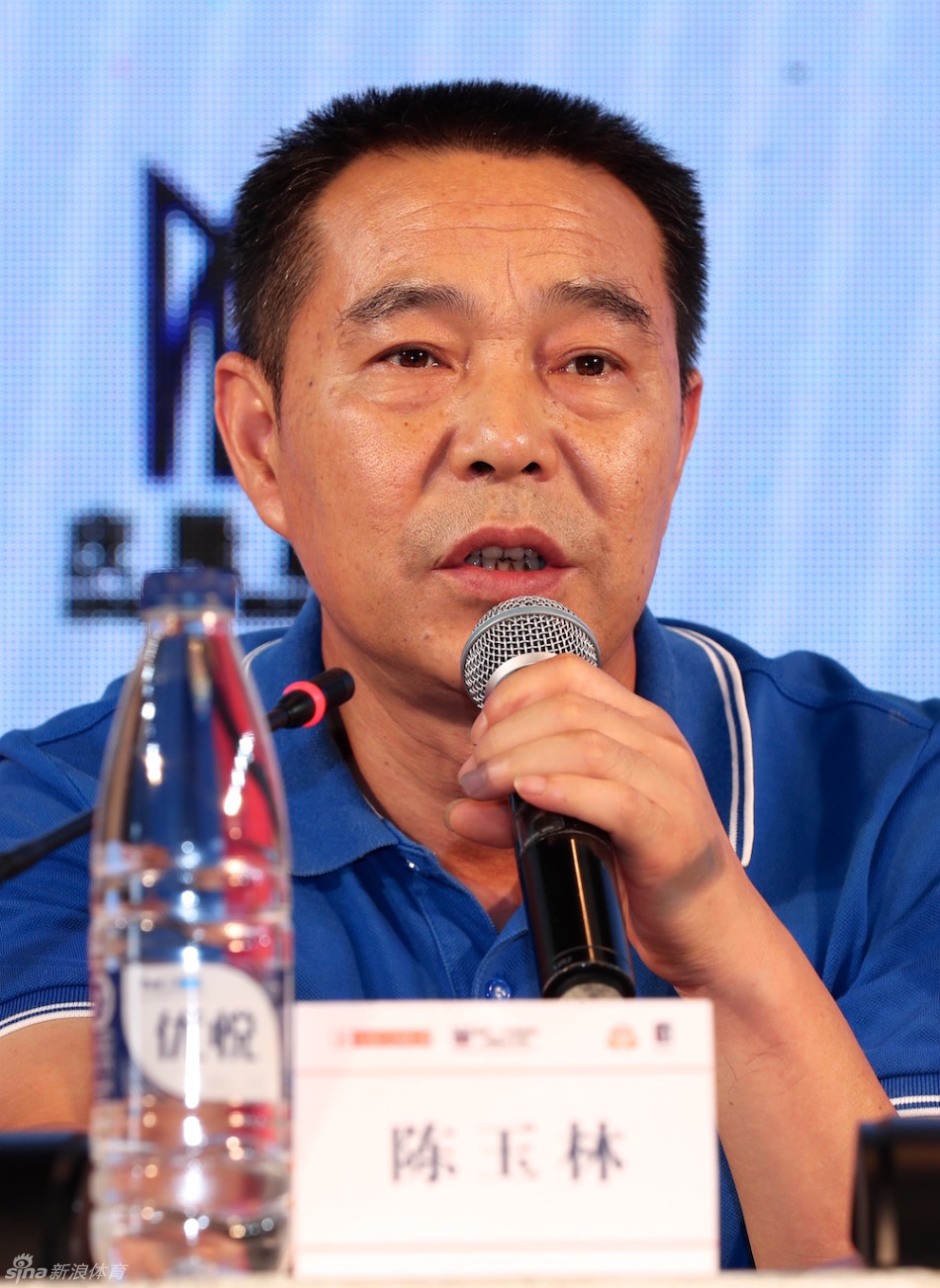 钟民先生,顾凯森先生,球员代表窦泽成,萨克森等嘉宾出席并发言.