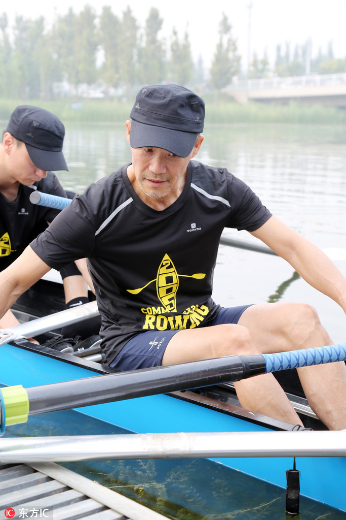 王石低调划赛艇