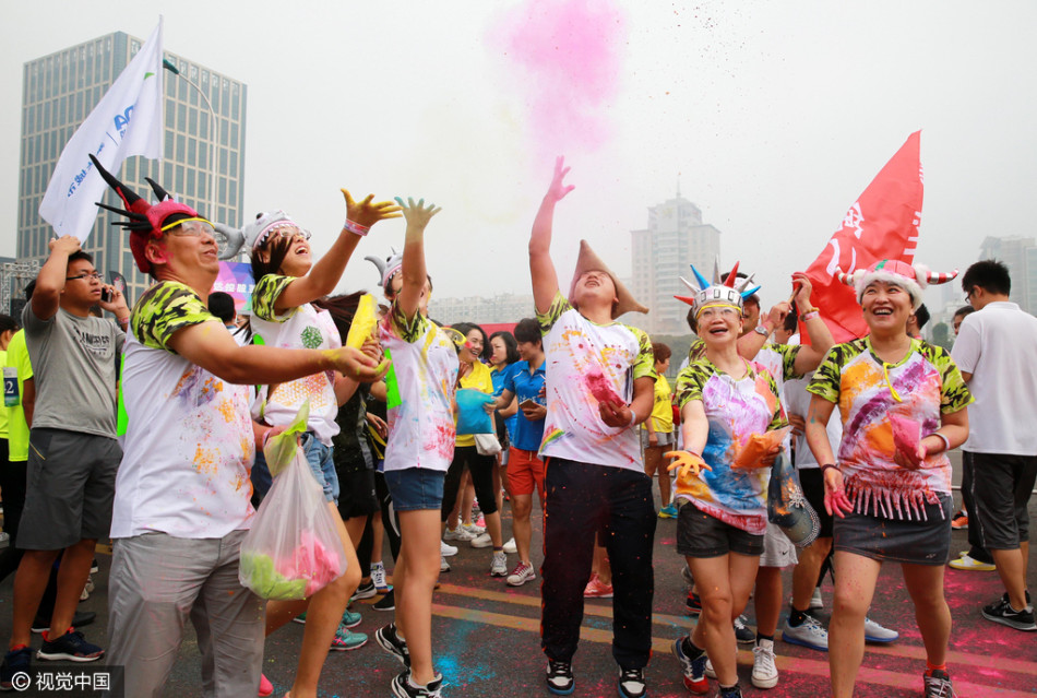 6000选手感受马拉松缤纷跑 彩色激情洋溢赛场_高清图集_新浪网