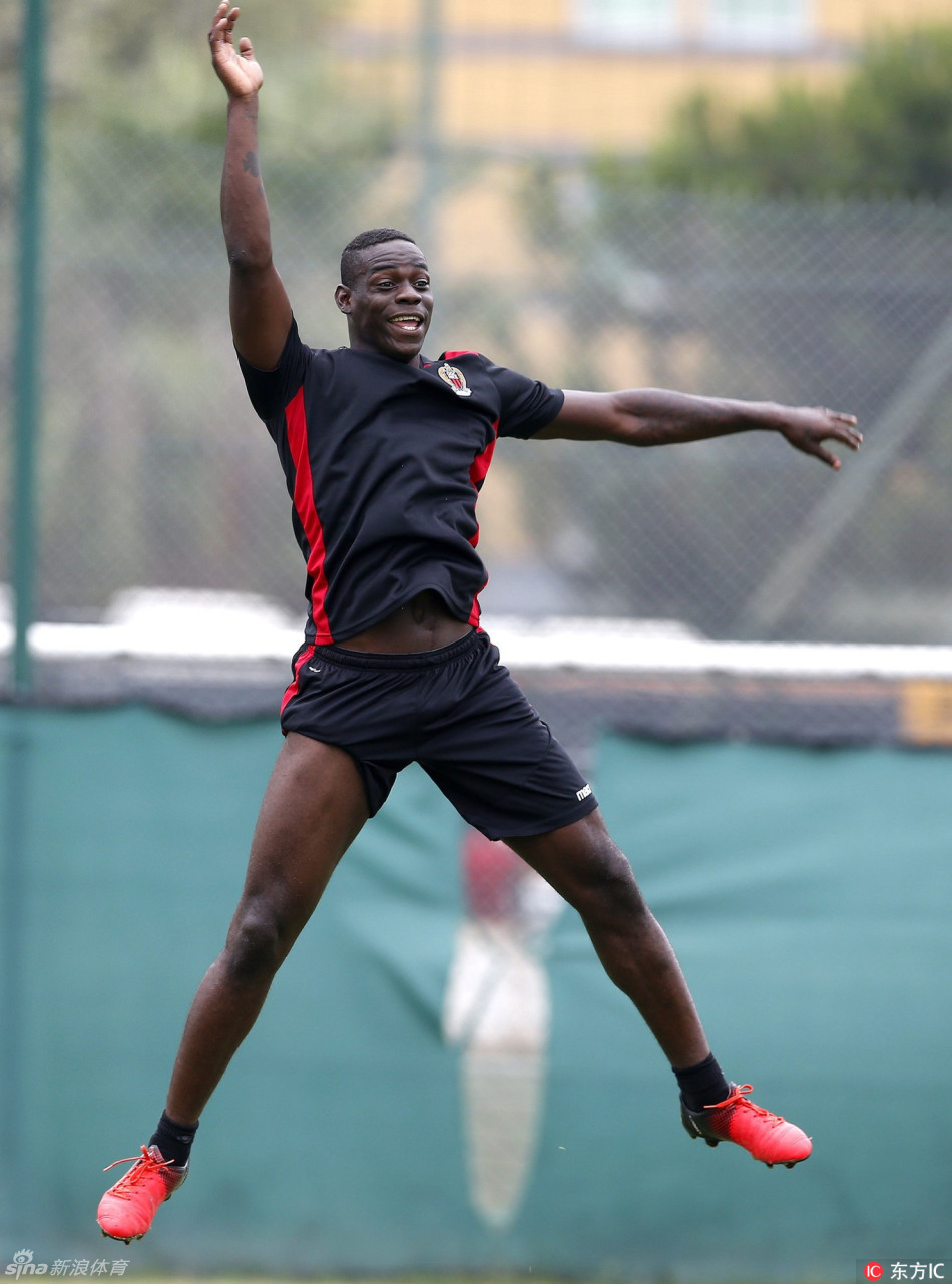 巴洛特利备战欧联杯欢乐十足_高清图集_新浪网