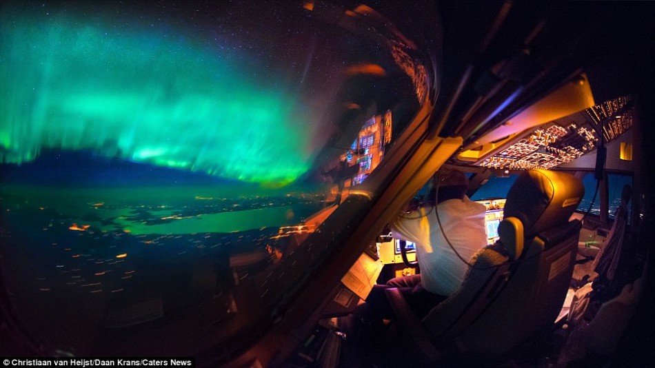 飞行员高空拍摄天象奇观